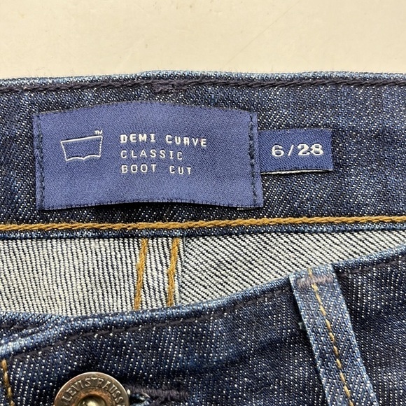 Levi’s Demi Curve Classic Bootcut Size 6/28 - Picture 8 of 16